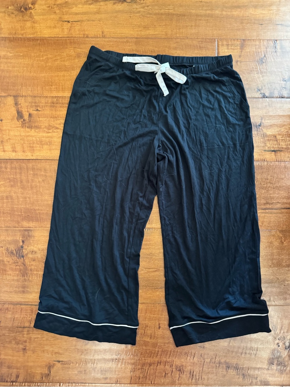 stars above Black Capri Lounge Pants with White Drawstring NWT